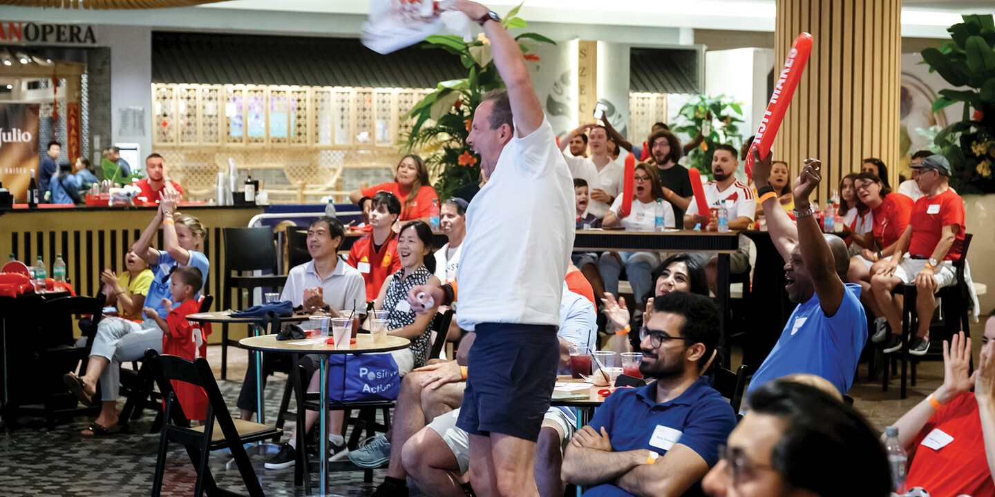 Alumni cheering